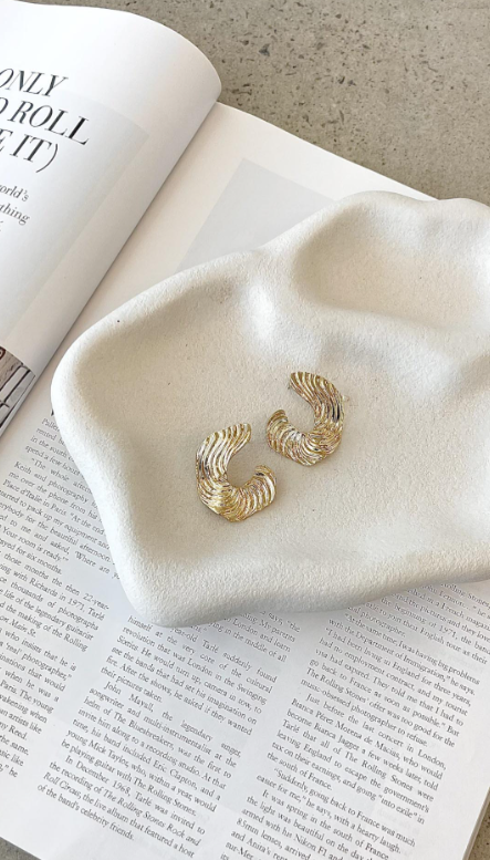 Harper | Women's Gold Wavy Textured Earrings