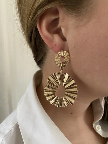 Jade | Women's Textured Disc Drop Earrings