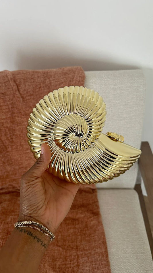 Liv | Women’s Shell-Shaped Metallic Clutch Bag with Chain Strap